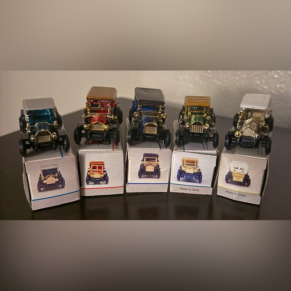 Classic Vintage Reader’s Digest Die-Cast Mini Car Set | 1:64 Scale | Boxed - Picture 2 of 7